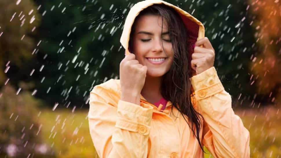 Monsoon Skincare Tips: 7 Essential Items To Carry While Travelling For Clear, Oil-Free Skin