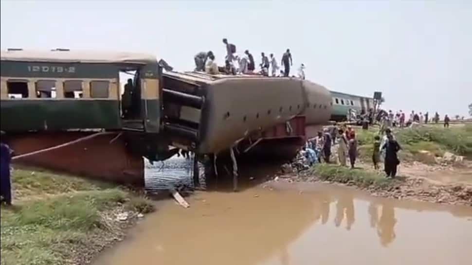 Pakistan Train Accident: Death Toll Jumps To 30; 80 Injured After 10 Coaches Of Hazara Express Derail In Sindh