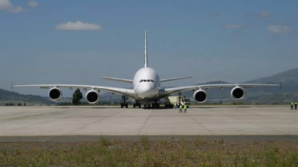 Meet Airbus A380: World's Largest Passenger Airplane & Only Full-Length ...