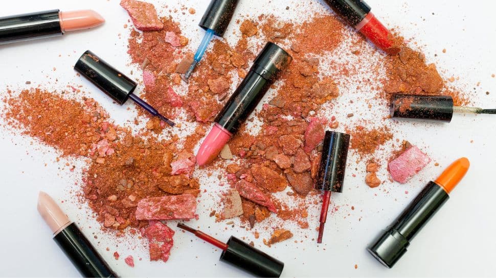 Lipstick Alternative: Nude Is Good, However This is Why You Ought to Experiment With Daring Colors