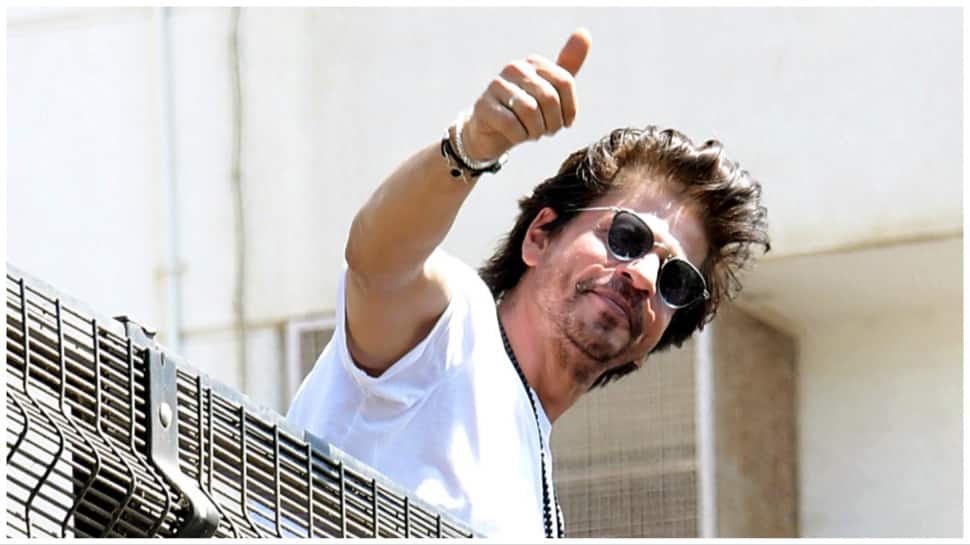 Bollywood News: Shah Rukh Khan&#039;s Befitting Reply To Fan&#039;s Comment Over ‘Zinda Banda’ Is Winning Internet 