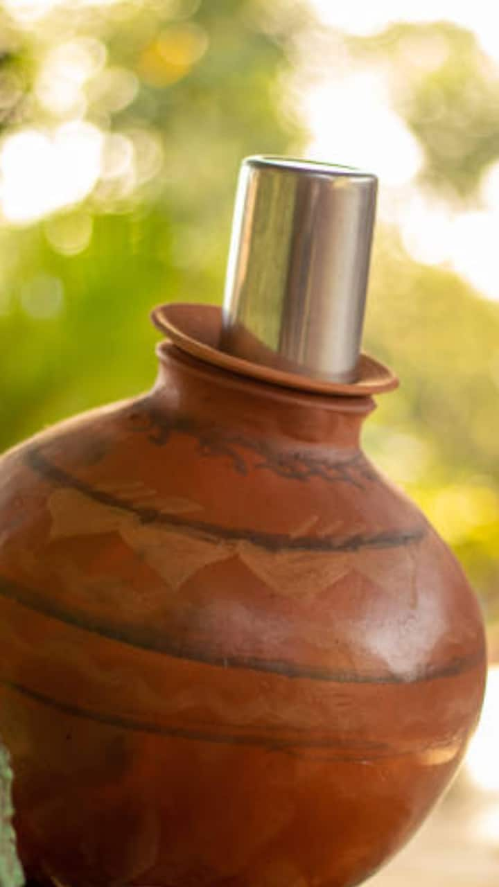 9 Health Benefits of Drinking Water from the Earthen Pot