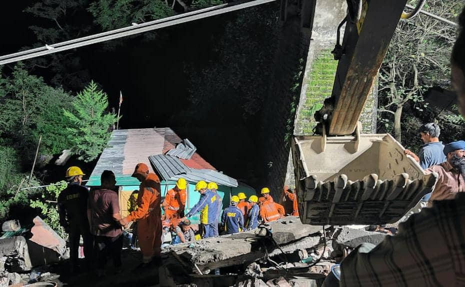 Joshimath Tragedy: Building Collapse Claims Life, Heroic Rescue Saves Five