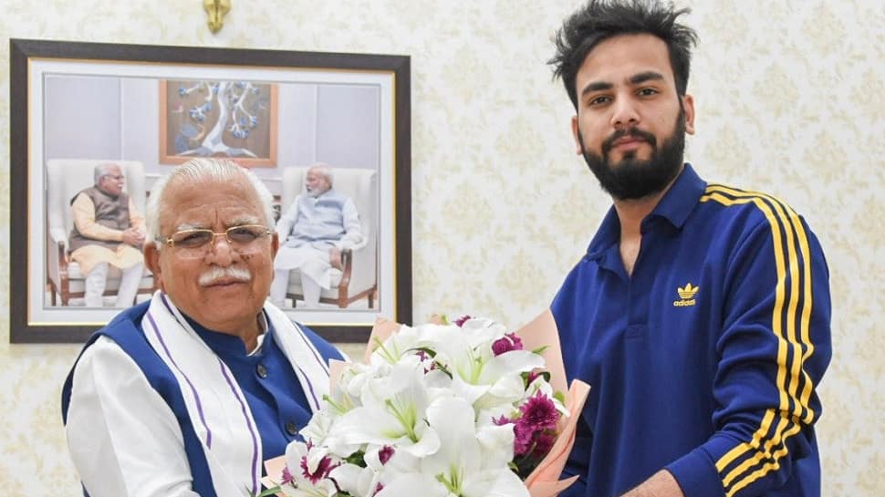 Elvish Yadav Meets Haryana CM Manohar Lal Khattar After Winning &#039;Bigg Boss OTT 2&#039;