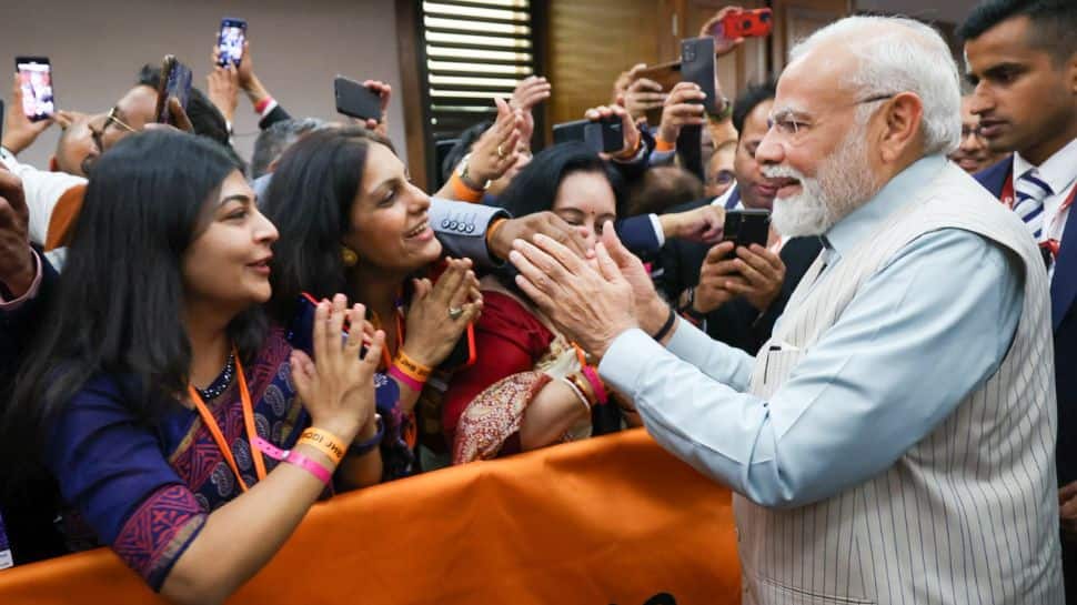 BRICS Summit: PM Modi Receives &#039;Special Welcome&#039; In South Africa, Rakhi Tied On His Hand