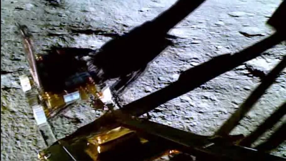 First Video: ISRO Releases Exclusive Footage Of Pragyan Rover Ramping ...