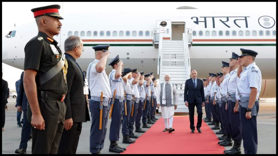 PM Modi Lays Wreath At Tomb Of Unknown Soldier In Athens, Receives Guard of Honour