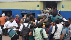 Heavy rush gathered after BPSC exam, captured trains in Muzaffarpur