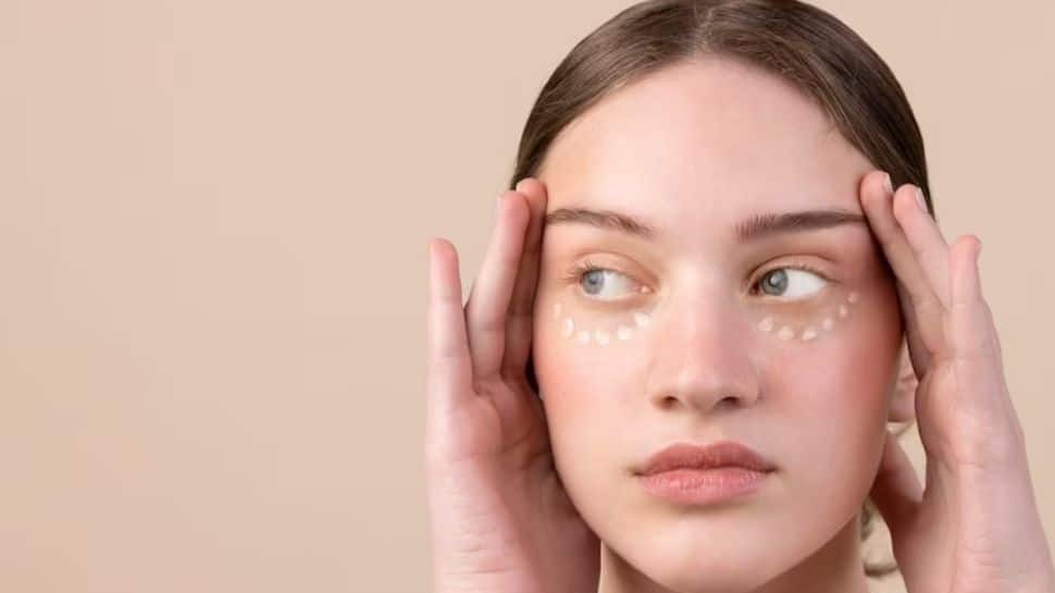 10 Effective Home Remedies To Get Rid Of Dark Circles