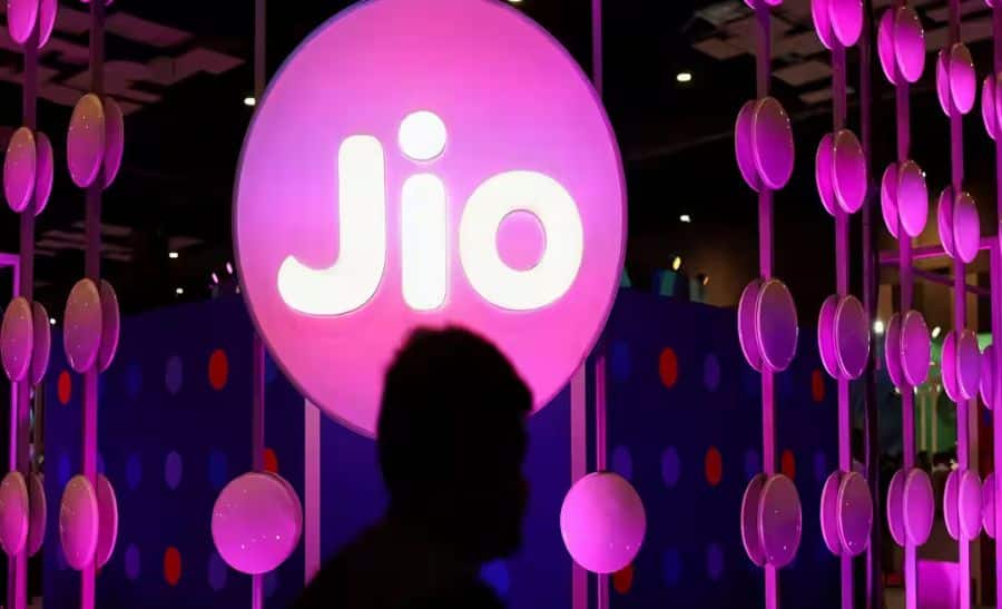 You are currently viewing What Is Jio AirFiber To Be Launched On Sep 19? How Will It Different From Jio Fiber?