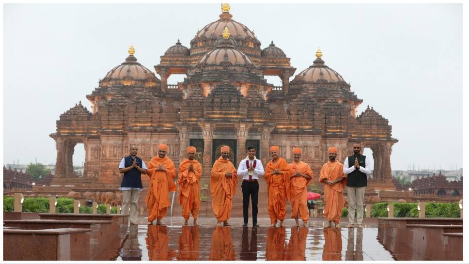 UK Prime Minister Rishi Sunak Visits Akshardham Temple In Delhi To Offer Prayers