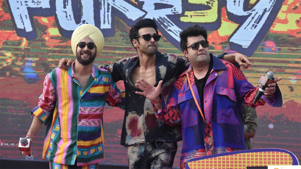 Fukrey 3: Pulkit Samrat, Varun Sharma, Richa Chadha Promotes Film In Open Jeep In Delhi 