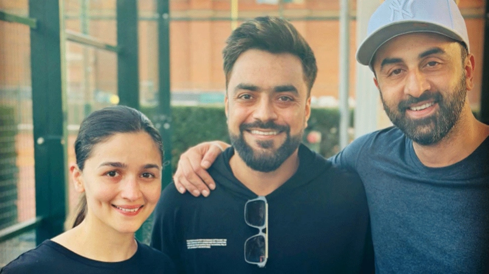 Ranbir Kapoor-Alia Bhatt Bump Into Afghan cricketer Rashid Khan In New York, Trio Pose For A Photo