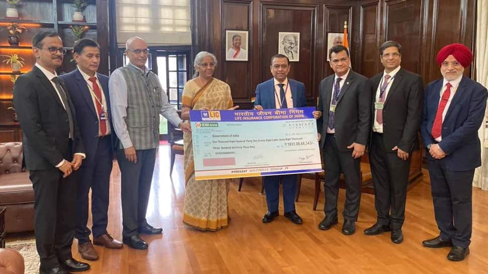 FM Nirmala Sitharaman Receives Dividend Cheque Of Rs 1,831.08 Crore From LIC