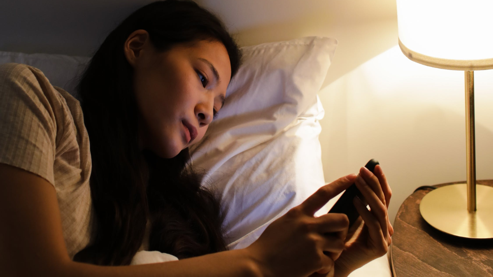 Optimize Sleep: Combat Blue Light On Screens For Better Rest And Circadian Rhythm Optimize Sleep: Combat Blue Light On Screens For Better Rest And Circadian Rhythm