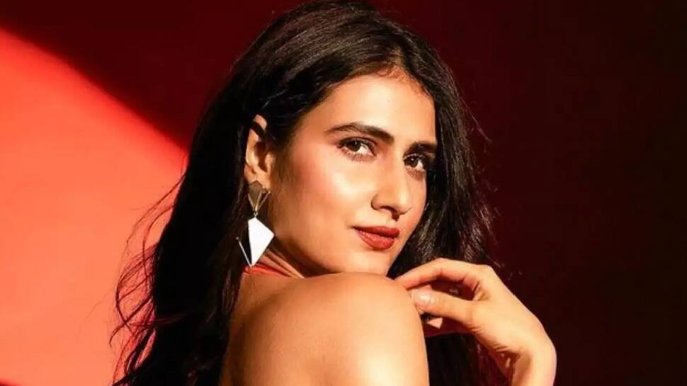 Fatima Sana Shaikh Joins Beach Clean-Up Drive, Shows Her Love Towards Nature