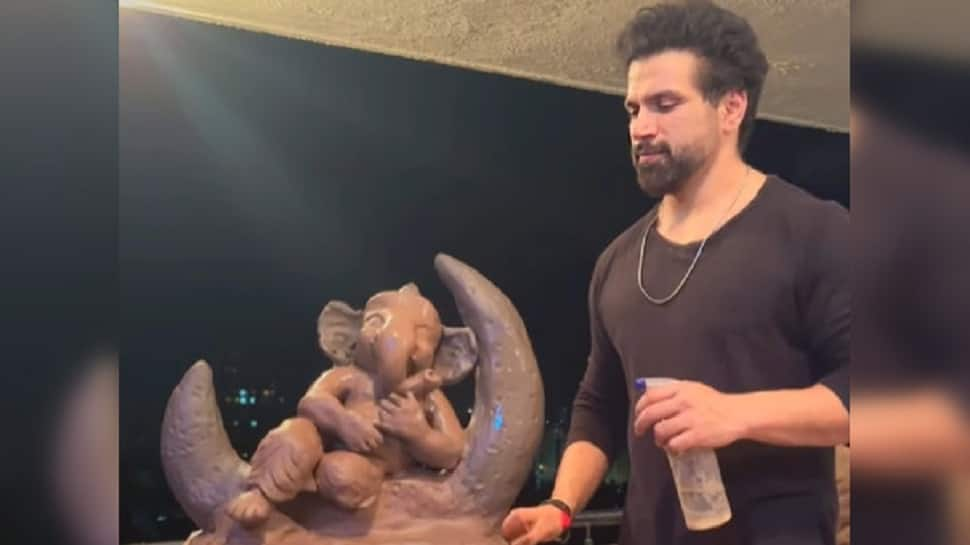 Ganesh Chaturthi 2023: Rithvik Dhanjani Makes Ganpati Bappa Idol, Says &#039;He is Always Looking Out For Me&#039;