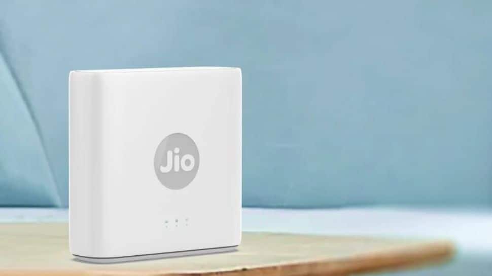 You are currently viewing Reliance Launched JioAirFiber Service To Provide Wireless Internet With Entertainment; How To Get It, And What Are All Plans?