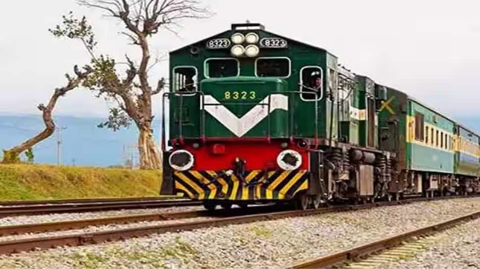 31 Injured As Passenger Train Collides With Freight Train In Pakistan&#039;s Sheikhupura