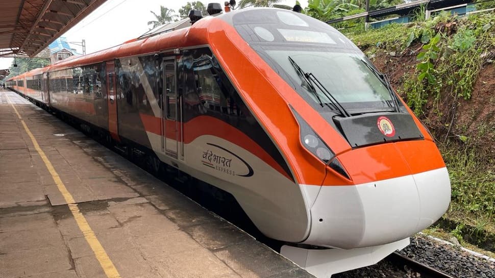 India&#039;s 1st Saffron Coloured Kasaragod-Thiruvananthapuram Vande Bharat Express Flagged Off