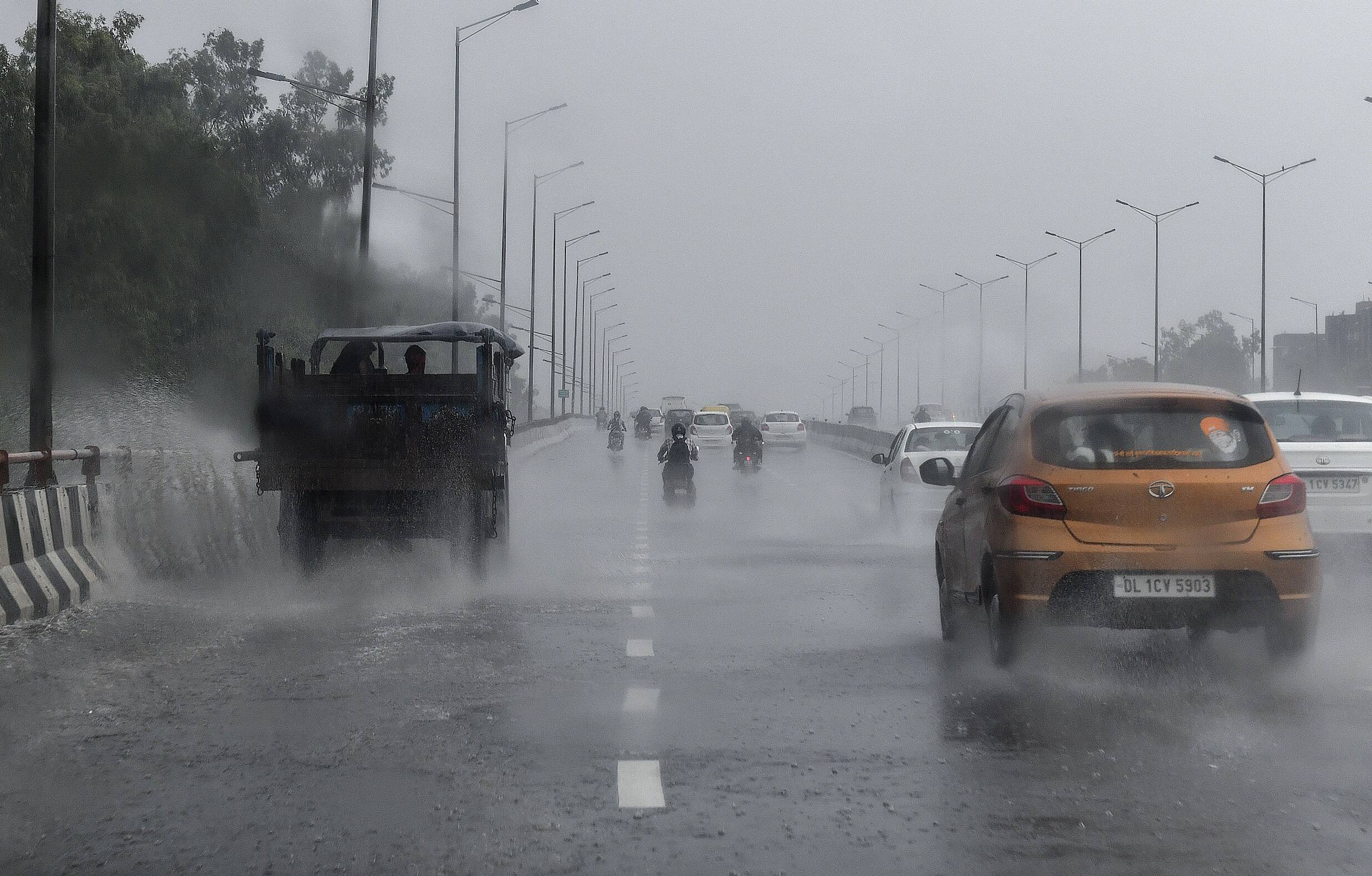 Weather Update Imd Predicts Heavy Rainfall In Maharashtra Karnataka