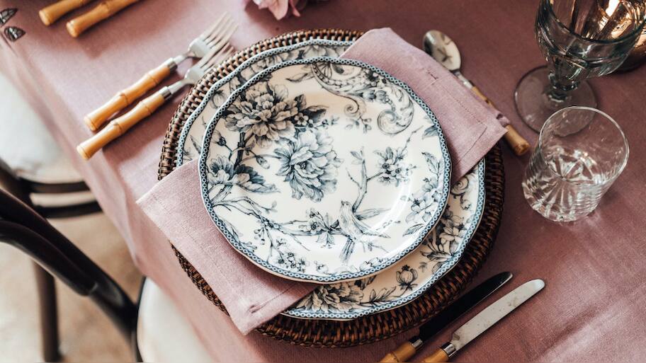 Dine In Style: How To Arrange Dinner Sets And Tableware For Family ...