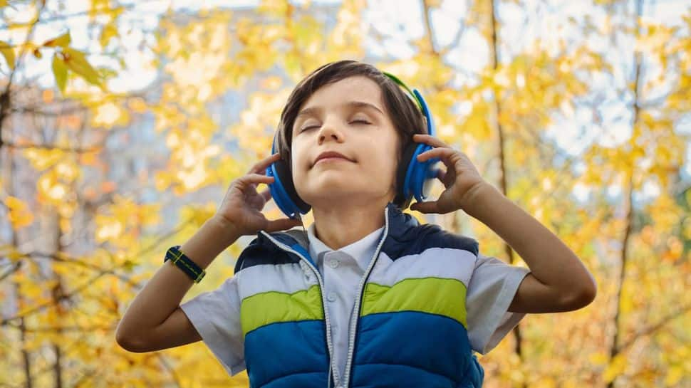 Motion-Sickness Among Kids: Here’s How Listening To Audio Can Enhance Travel Experience With Children 