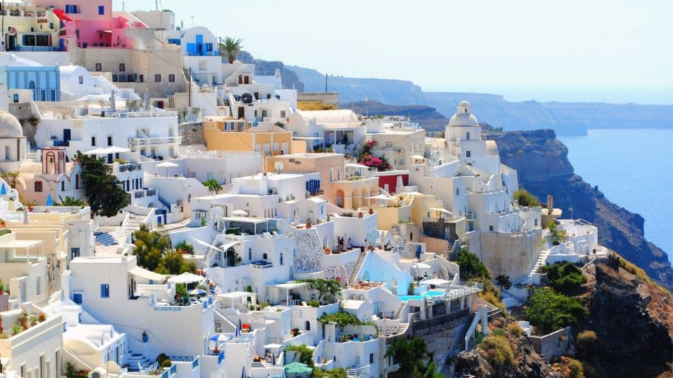 Oia, Santorini, Greece 