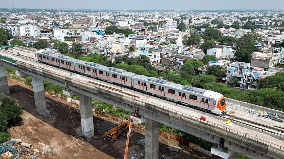 Bhopal Metro: Madhya Pradesh CM Shivraj Singh Chouhan Flags Off Trial Run