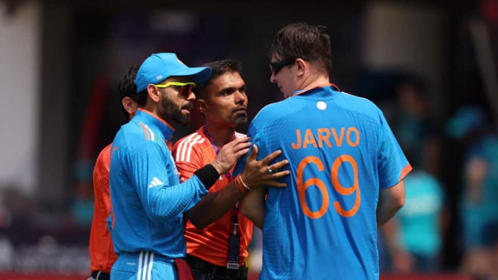 Prankster Jarvo Interrupts IND Vs AUS World Cup Match, ANGRY Virat Kohli Tells Him To Leave Ground; See PIC