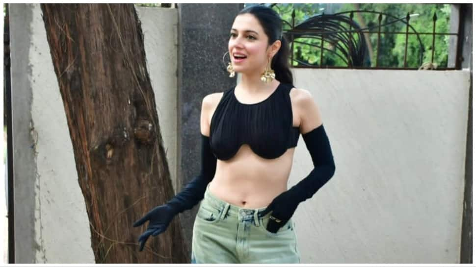 Divya Khosla Kumar Poses For Paps