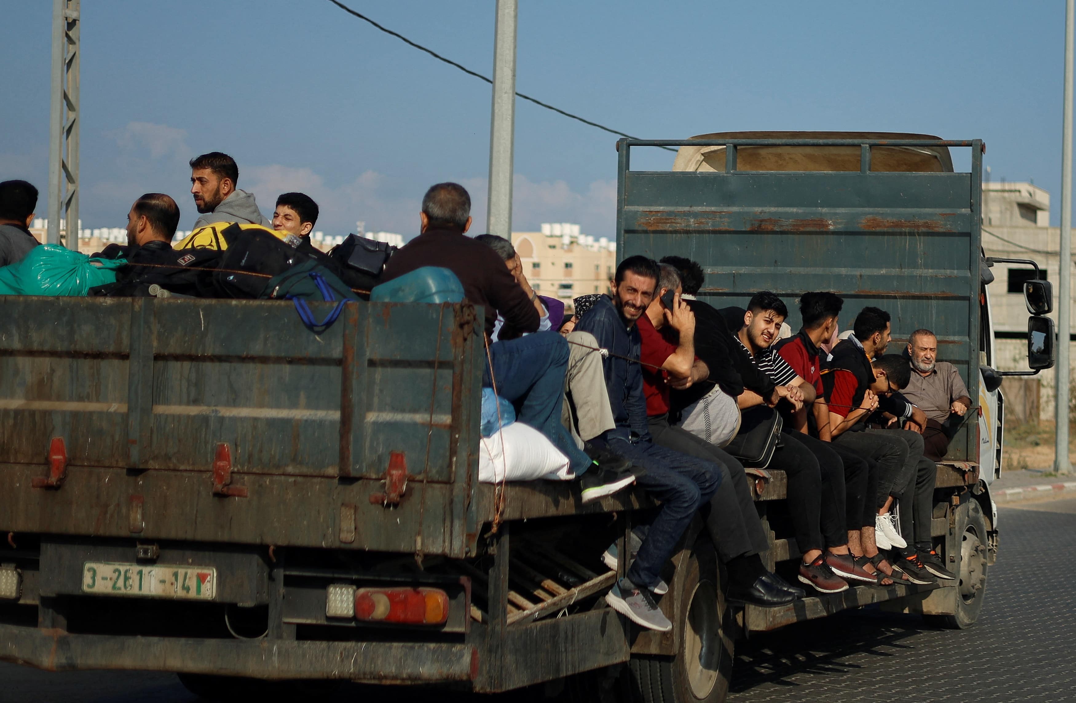 Palestinian Flee Northern Gaza