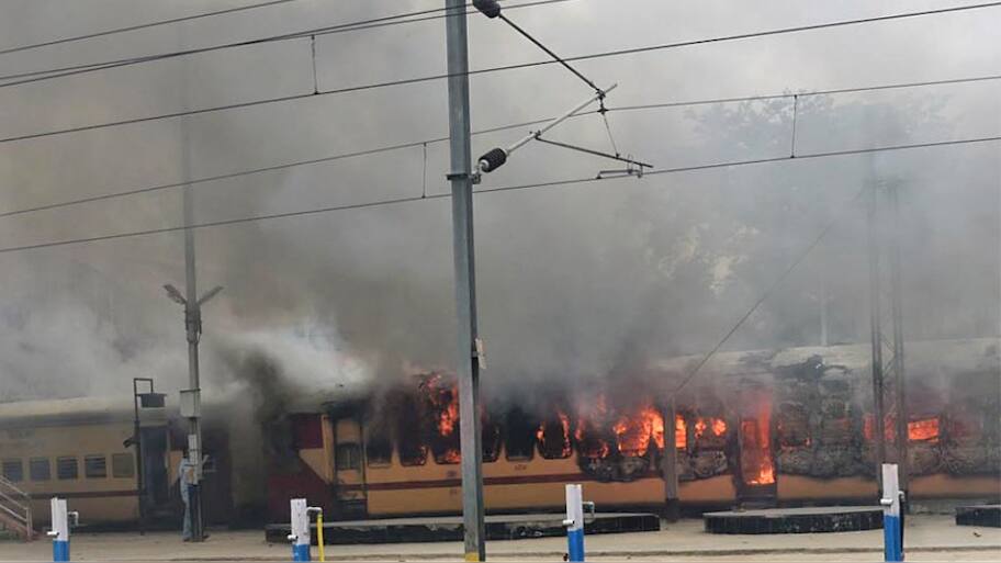 Five Coaches Of DEMU Train Catches Fire In Maharashtra, None Injured ...