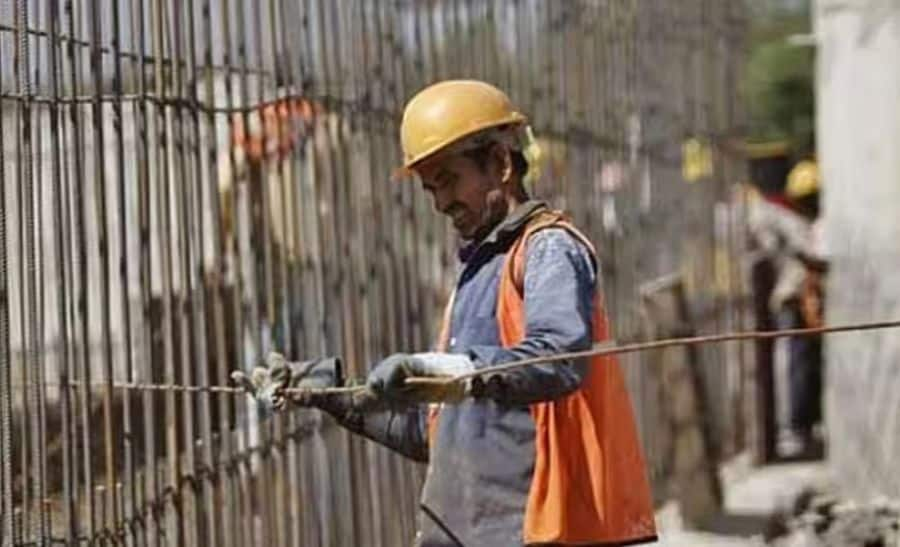 Delhi Govt Hikes Minimum Wages For Skilled, Semi-Skilled &amp; Unskilled Workers From Oct 1