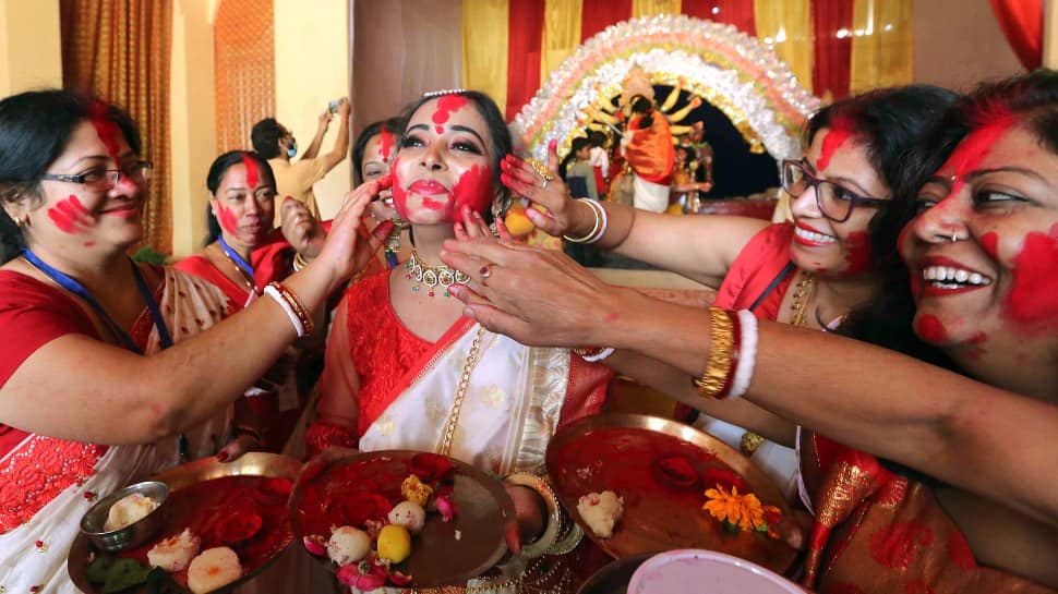 Sindoor Khela 2023: Celebrating Durga Puja - History, Rituals And Wishes To Share With Loved Ones