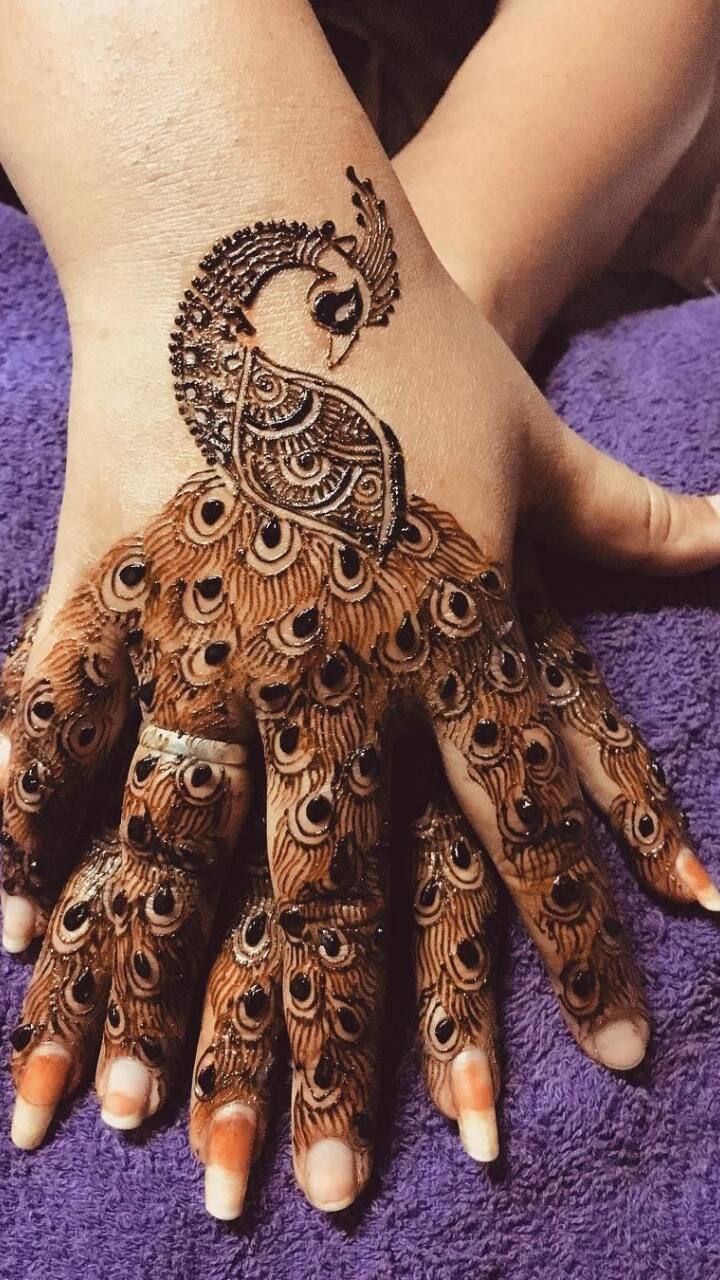 Mermaid Mehndi ~ My little 8 year old client articulated the most specific  requirements for her mehndi. A mermaid on this hand with lit... | Instagram