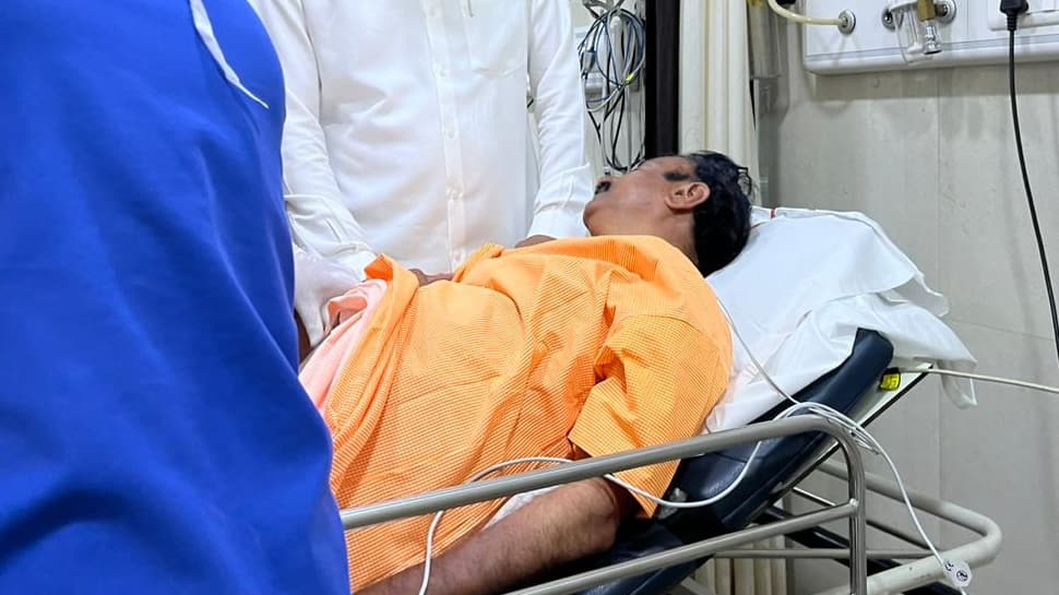 Medak Lok Sabha MP &amp; BRS Candidate From Dubbak Seat Kotha Prabhakar Reddy Stabbed During Rally