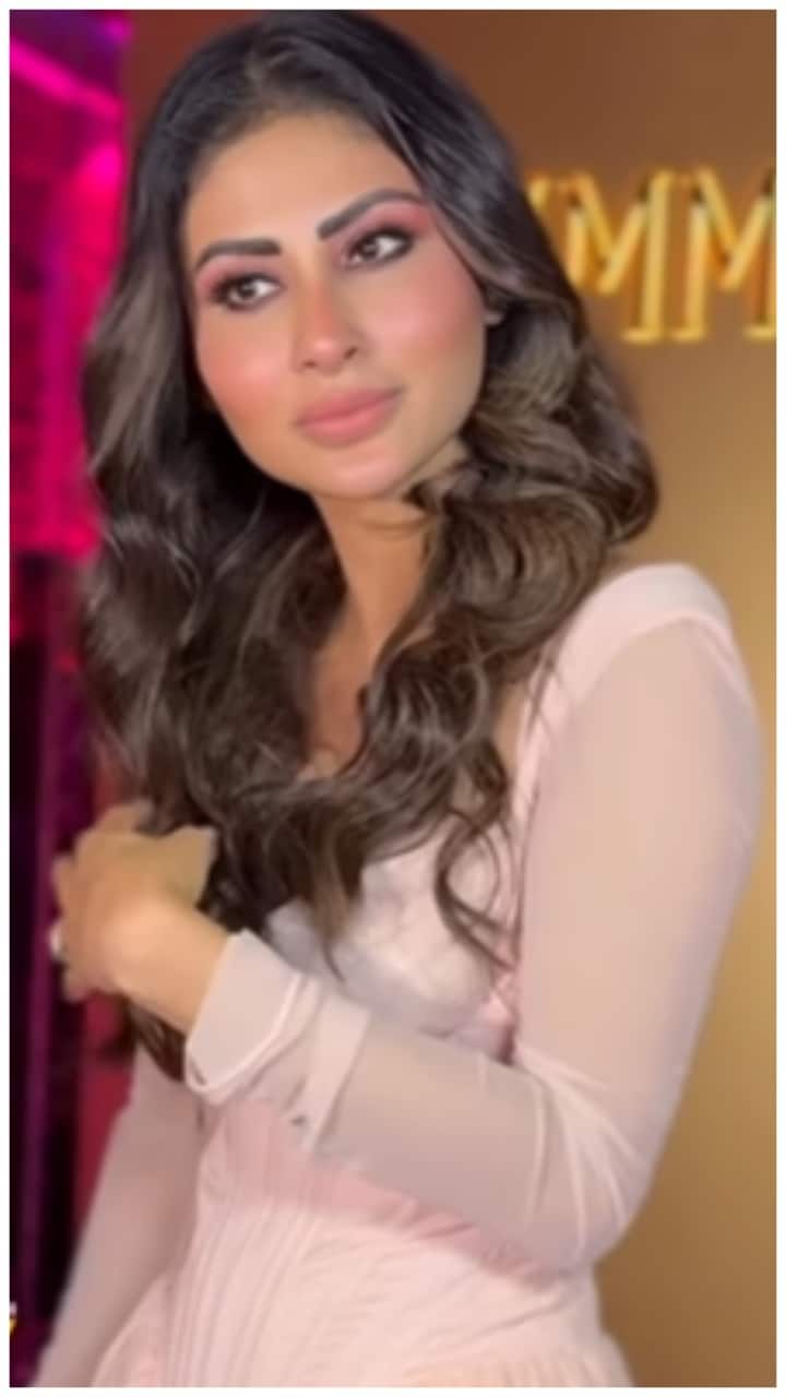 Brahmastra Actress Mouni Roy's Glam Yet Subtle Makeup Look On Instagram -  Boldsky.com