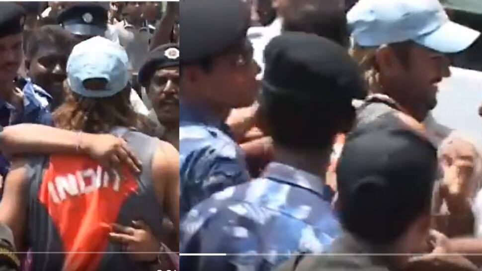 Old Video Of MS Dhoni&#039;s Fangirl Hugging And Kissing Him Goes Viral; Watch