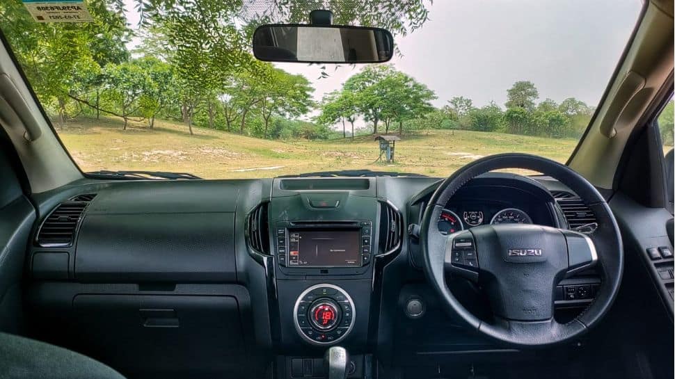 Isuzu D-Max V-Cross Review: Can Withstand Blows From Toyota Hilux