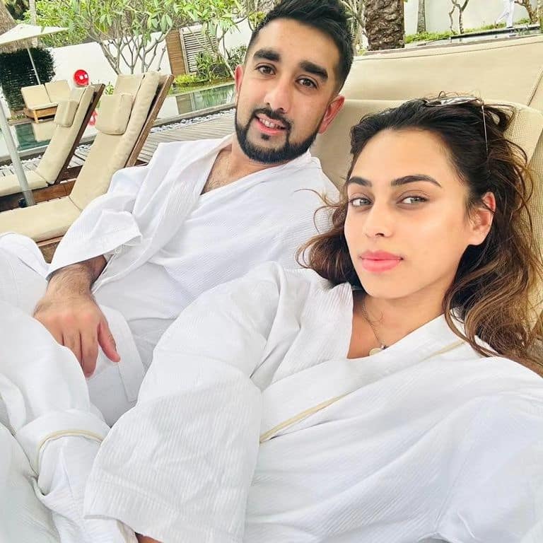 Tabraiz Shamsi's wife