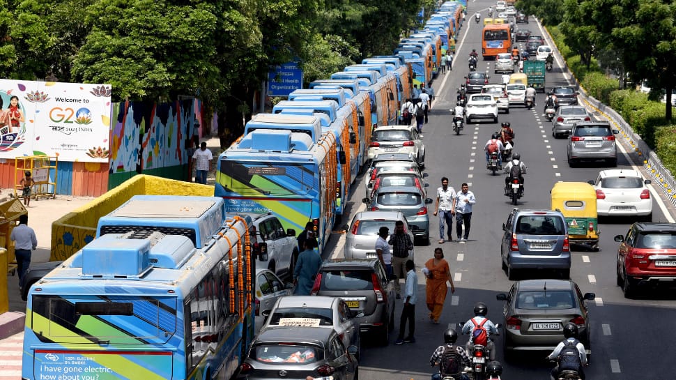 Delhi Goes Greener: CM Kejriwal, LG Saxena Flag Off 500 New Electric Buses For City&#039;s Fleet