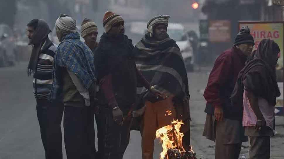 Delhiites Brave Foggy Weather Conditions, Air Quality Remains ‘Very Poor’ | India News