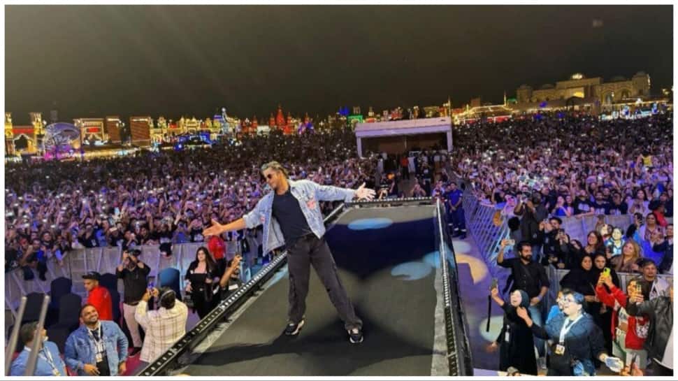 Fans Flock To Meet Shah Rukh Khan In MASSIVE Numbers At ‘Dunki’ Event In Dubai | Movies News