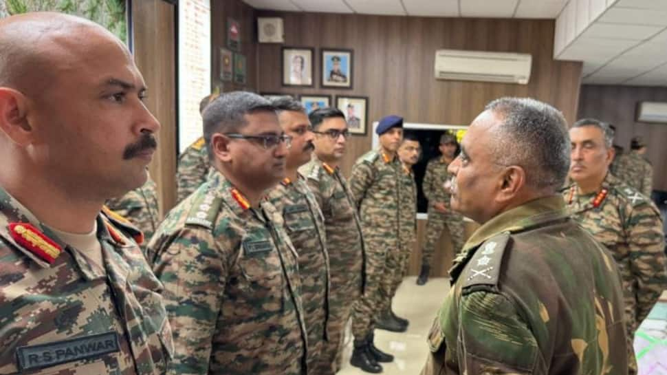 Army chief Reviews Operations In Poonch, Urges Commanders To Remain Resolute