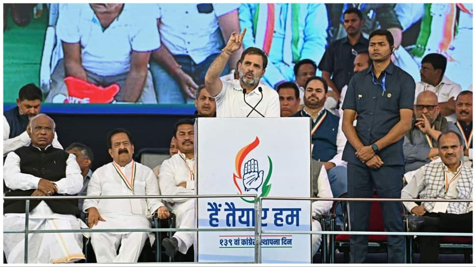 Congress Puts Barcode For Crowdfunding At &#039;Hain Taiyyar Hum&#039; Rally In Nagpur