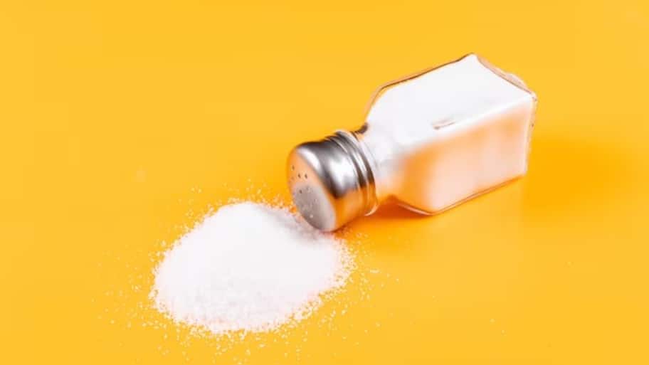Adding Table Salt To Food May Lead To Chronic Kidney Disease Risk ...
