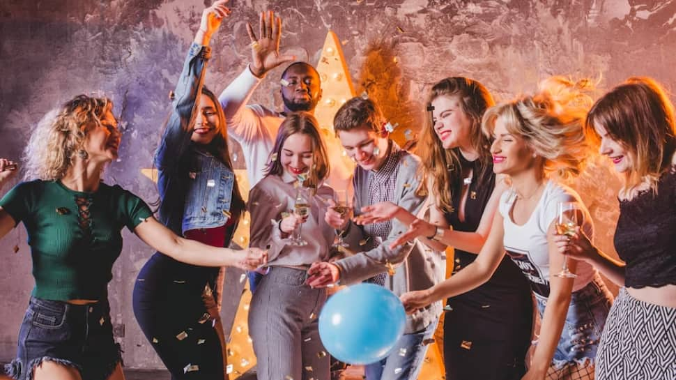 New Year’s Eve Bash: 10 Tips To Ring In 2024 With A Musical House Party!