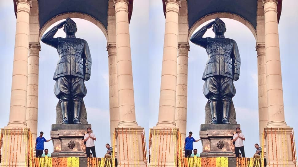 Famous Subhash Chandra Bose Sculpture Near India Gate