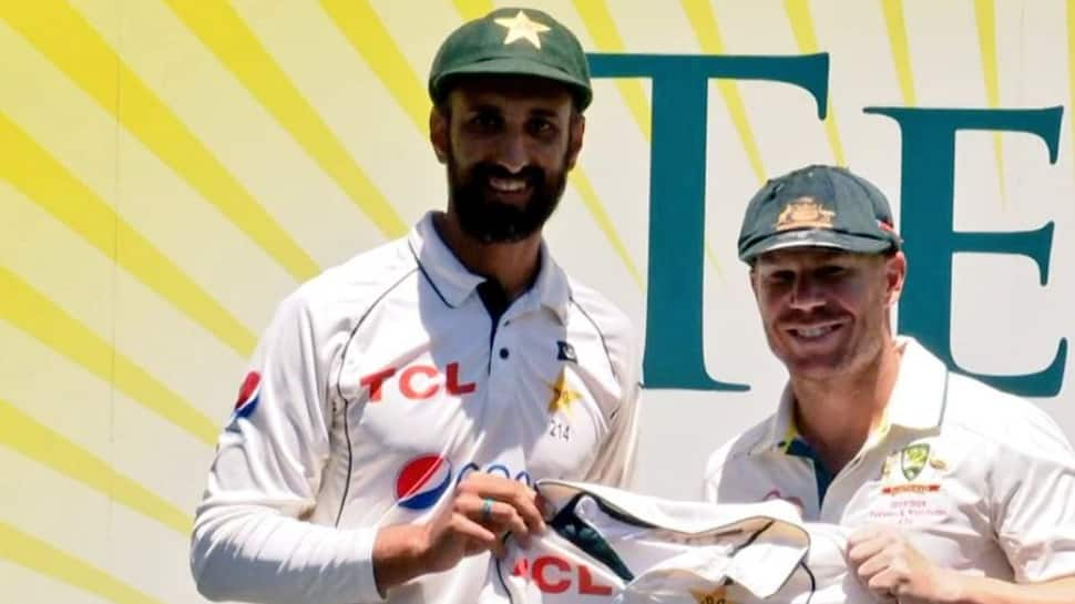 WATCH: David Warner Gets Babar Azam&#039;s Jersey From Pakistan Captain Shan Masood Following Farewell Test